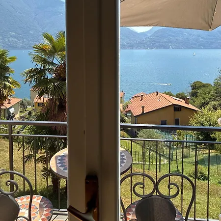 Villa Classic Villa With Private Garden Steps From Lake *