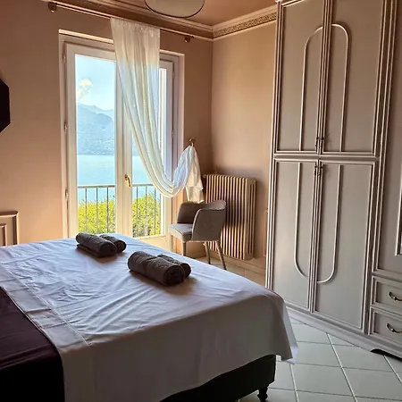 Classic Villa With Private Garden Steps From Lake Villa
