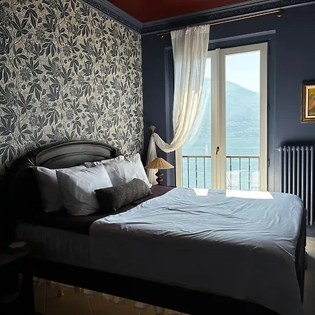 Villa Classic Villa With Private Garden Steps From Lake San Siro (Lombardy)